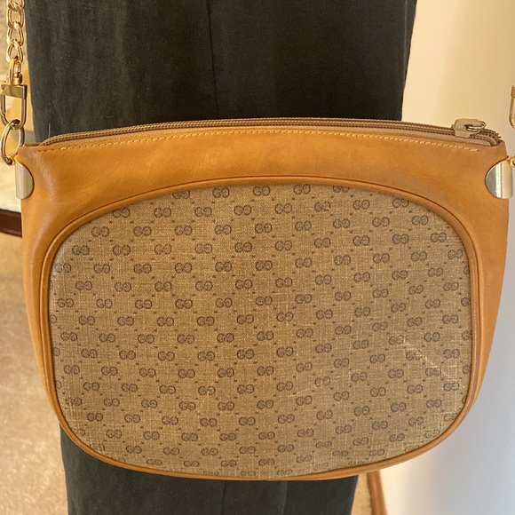 CURRENTLY RESERVED FOR KELLY Authentic GUCCI Pochette Vintage - Picture 4 of 15